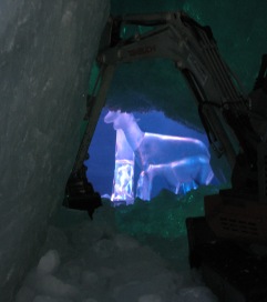 075 Ice sculpture through hole