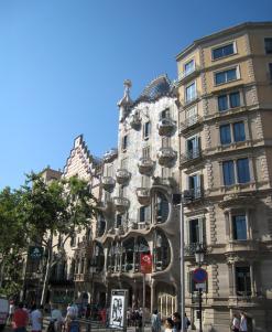 1762 Gaudi Building